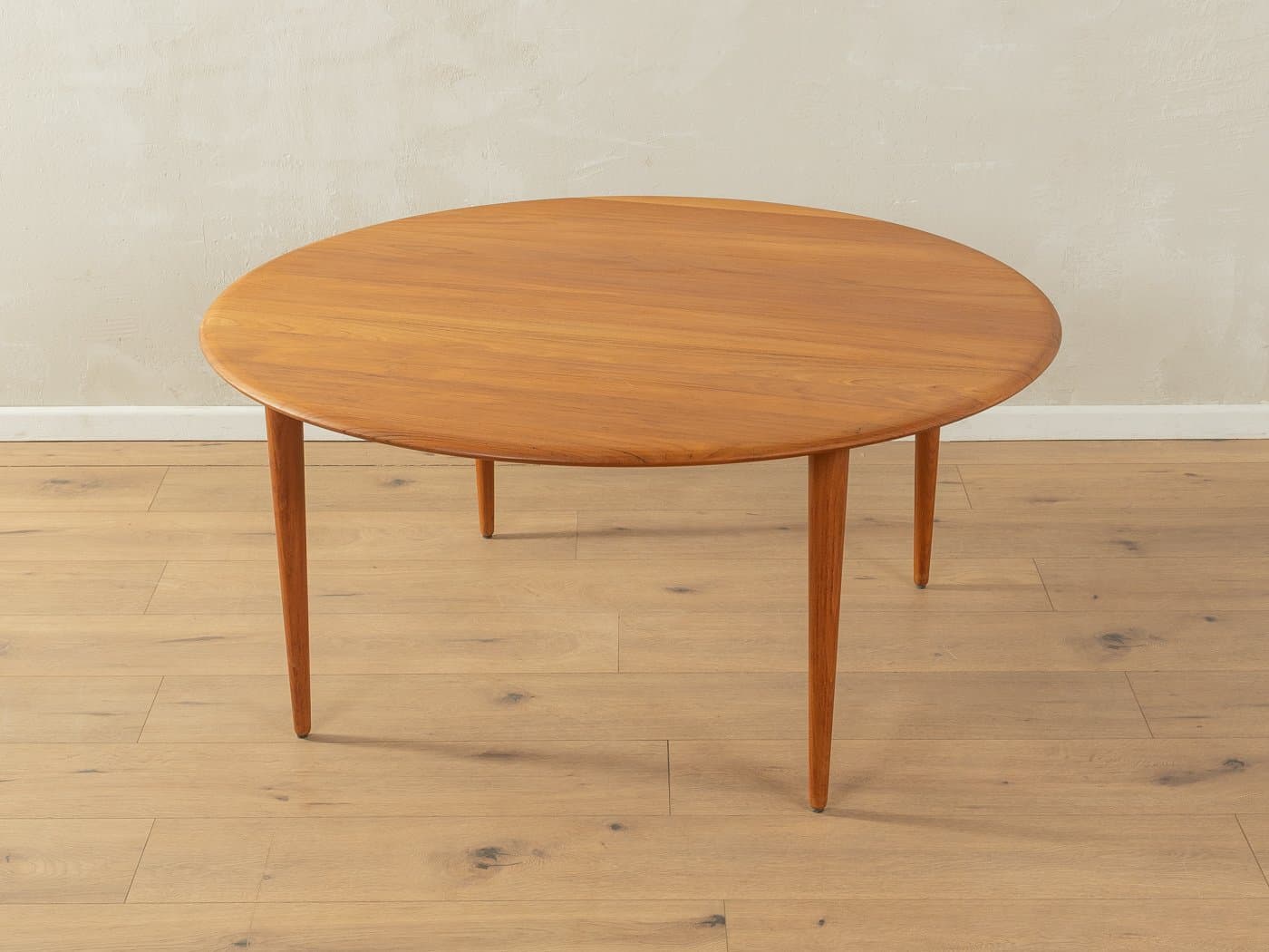 Round coffee table, brown teak, by P. Hvidt & O. Mølgaard-Nielsen, France & Søn, Denmark, 1960s. - 283650