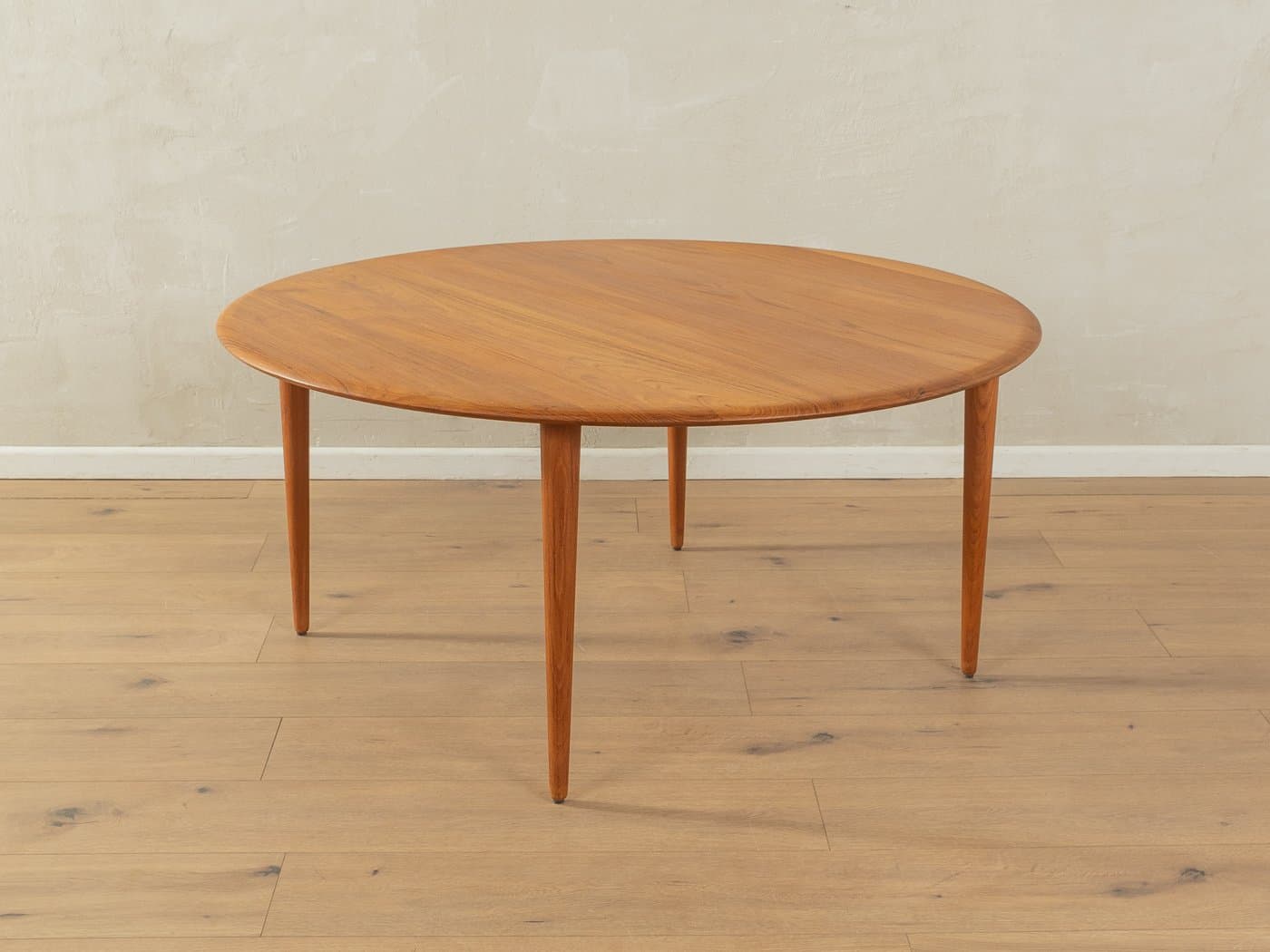 Round coffee table, brown teak, by P. Hvidt & O. Mølgaard-Nielsen, France & Søn, Denmark, 1960s. - 283653