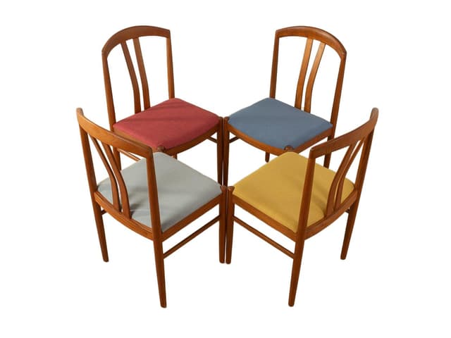 Zestaw czterech krzeseł jadalnianych, teak, tkanina multikolor, proj. Y. Ekström, Szwecja, lata 60. - WYMIARY