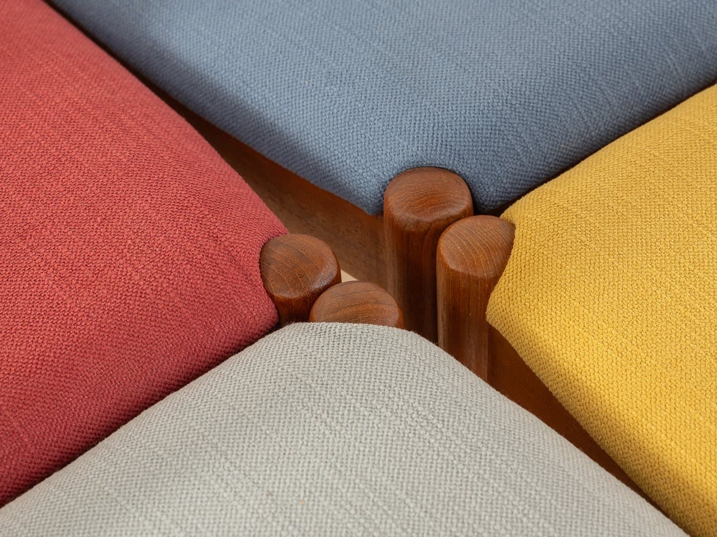 Zestaw czterech krzeseł jadalnianych, teak, tkanina multikolor, proj. Y. Ekström, Szwecja, lata 60. - 283543