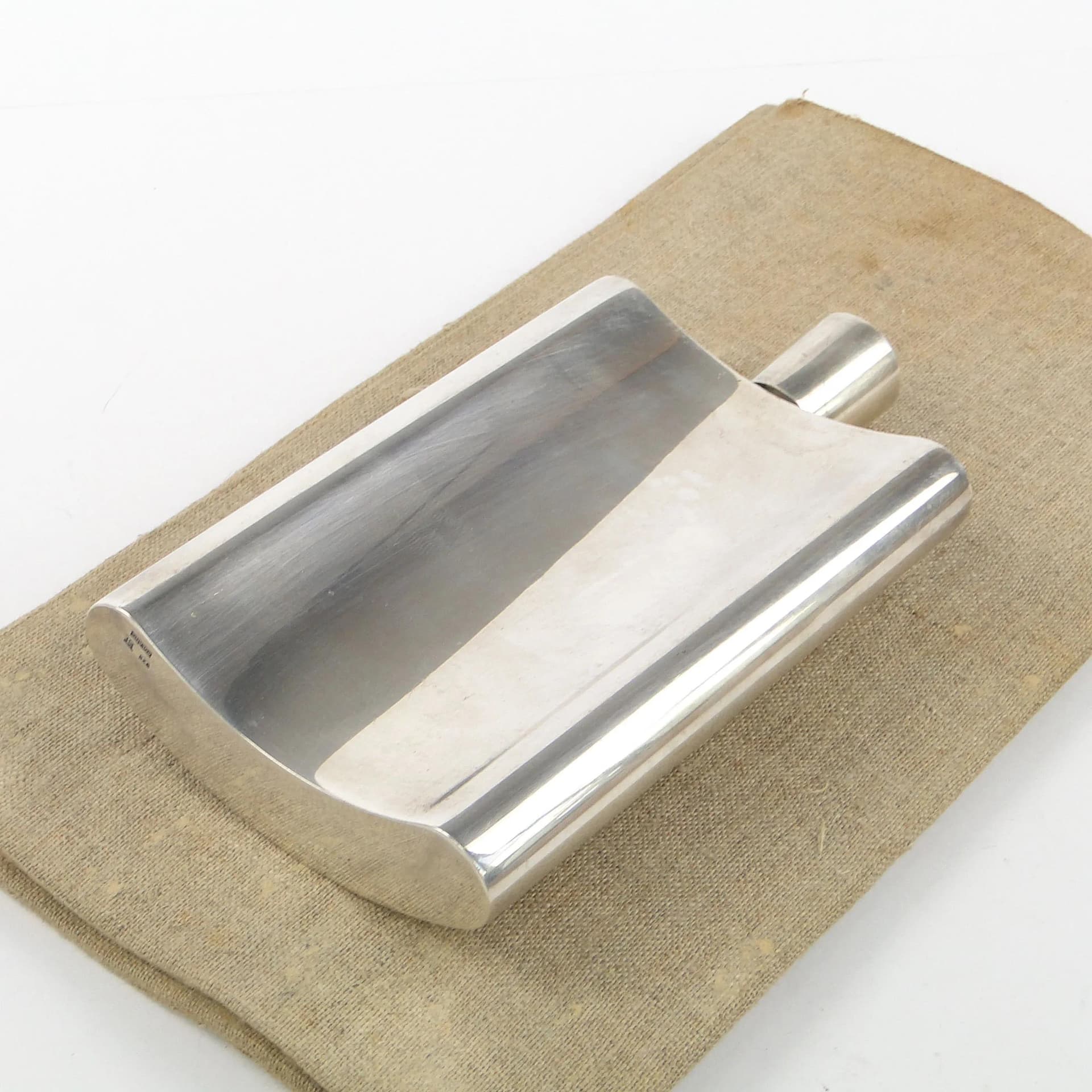 Piersiówka, srebro, proj. T. R. Stajszczak, Polska, lata 80. - 20948