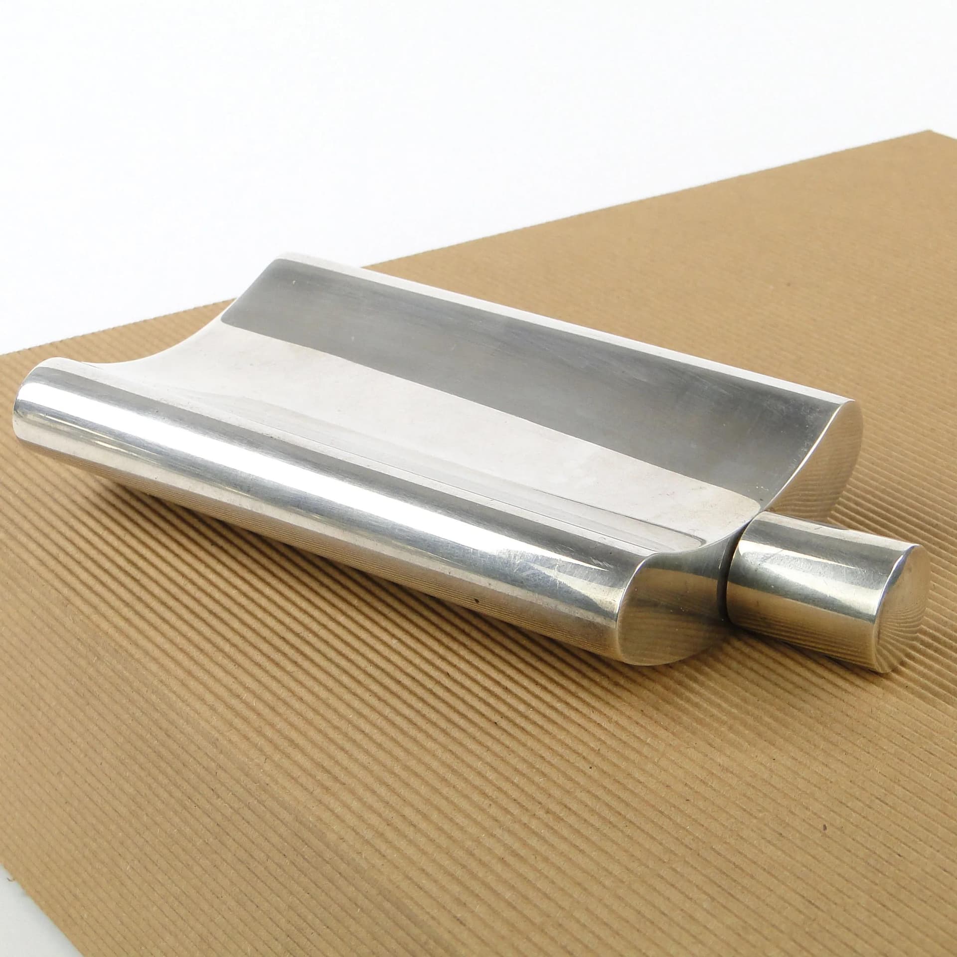 Piersiówka, srebro, proj. T. R. Stajszczak, Polska, lata 80. - 20954