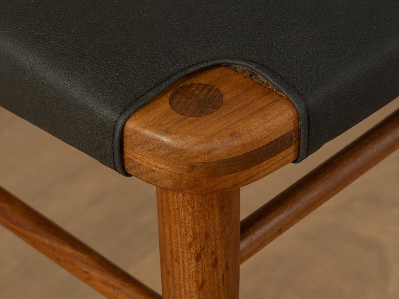 Krzesło do jadalni, czarna tkanina, teak brązowy, proj. G. Leowald, Niemcy, lata 50. - 283886