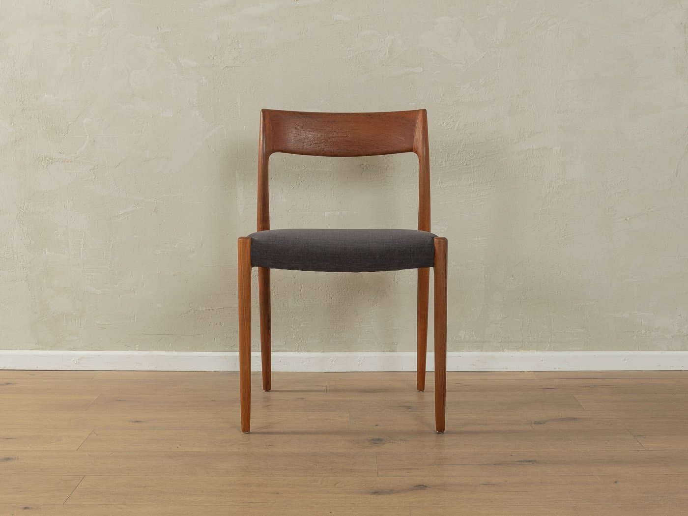 Krzesło jadalniane Model 77, teak brązowy, tkanina szara, proj. N. O. Møller, J.L. Møllers Møbelfabrik, Dania, lata 50. - 284149