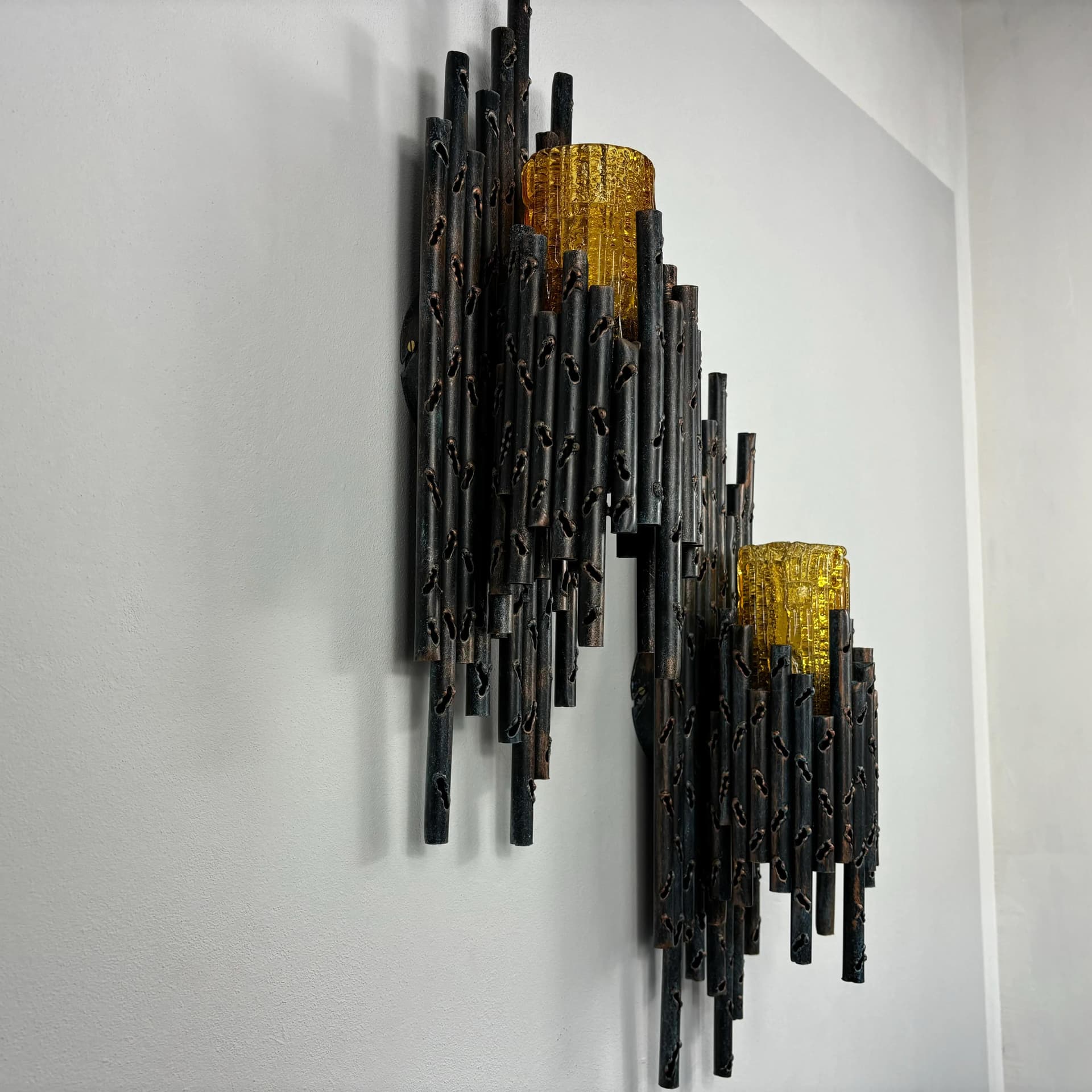 Para kinkietów, stal szara, szkło żółte, proj. M. Fantoni, Włochy, lata 70. - 21115