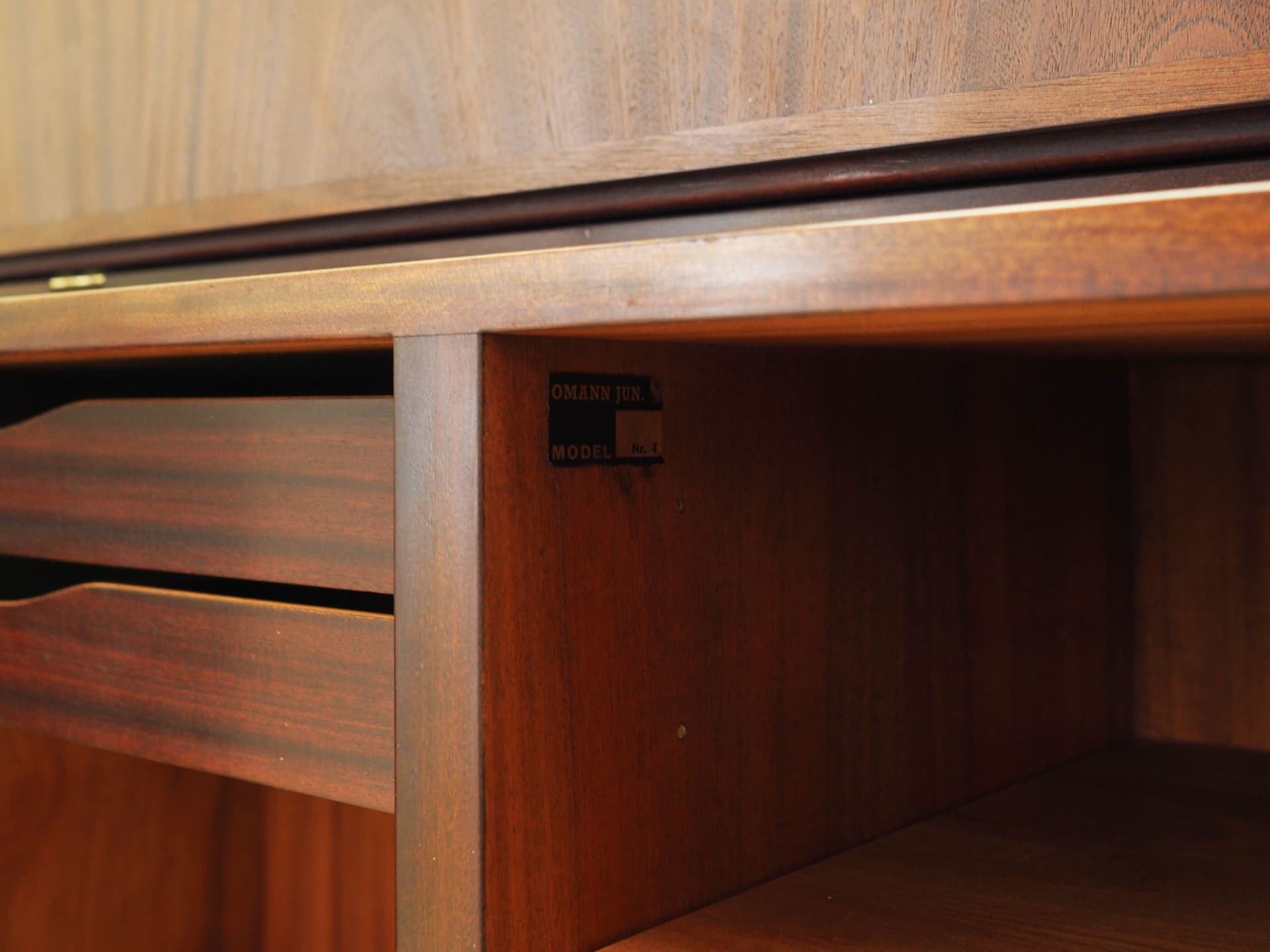 Biblioteczka, mahoń brązowy ciemny, Omann Jun, Dania, lata 70. - 73517