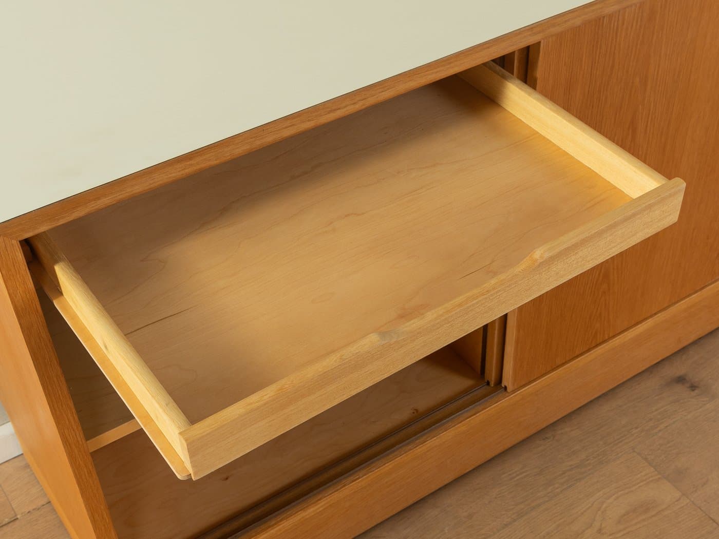 Komoda, dąb brązowy, blat biały, proj. P. Hundevad, Hundevad&Co., Dania, lata 60. - 286356