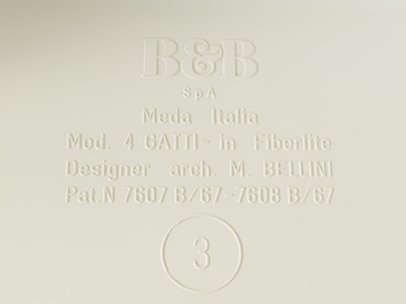 Zestaw trzech stolików bocznych Gatti, Space Age, biały, plastik, proj. M. Bellini, B&B Italia / C&B Italia, Włochy, lata 70. - 285876