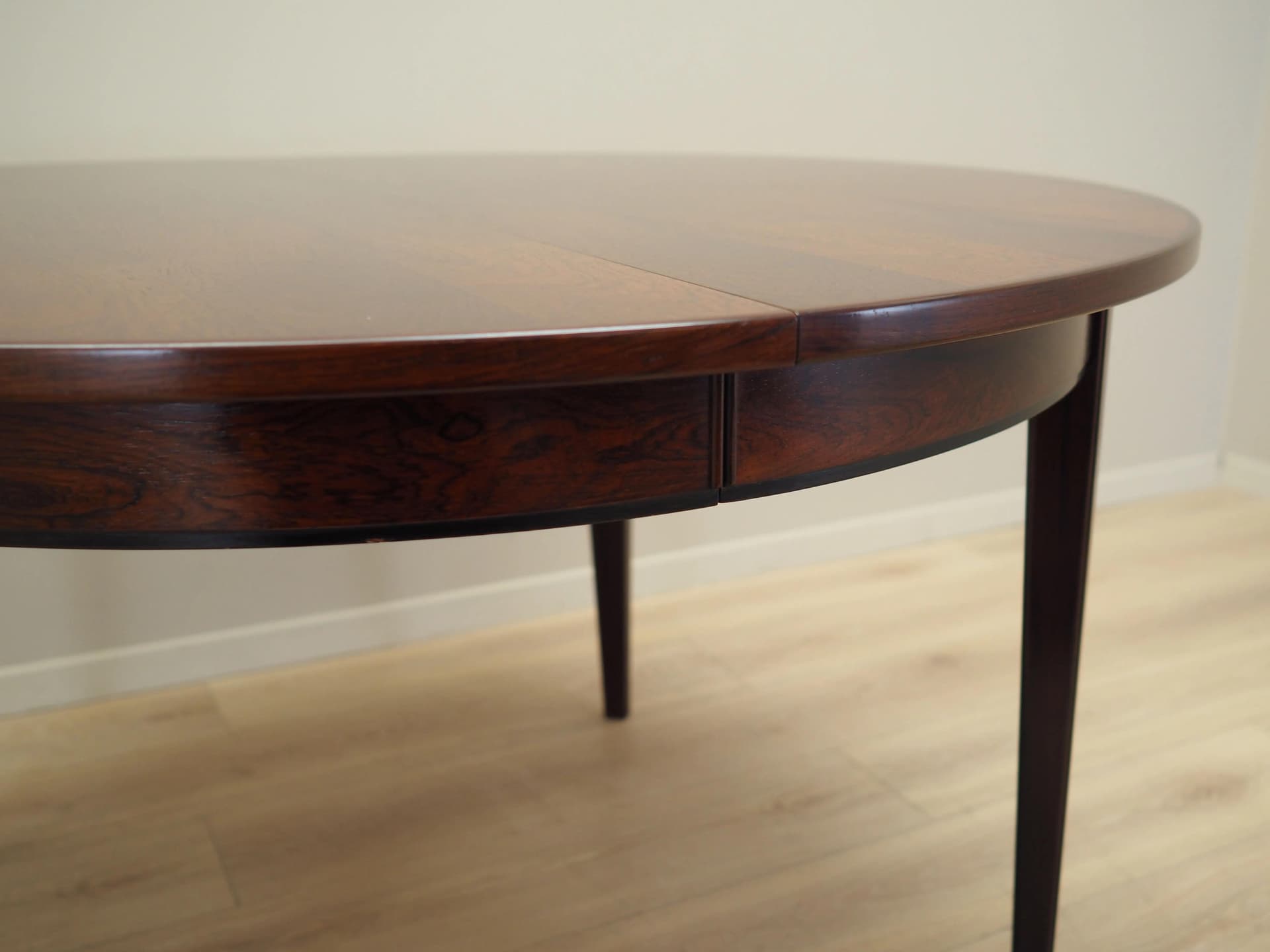 Round table, brown rosewood, Omann Jun, Denmark, 1970s. - 21036