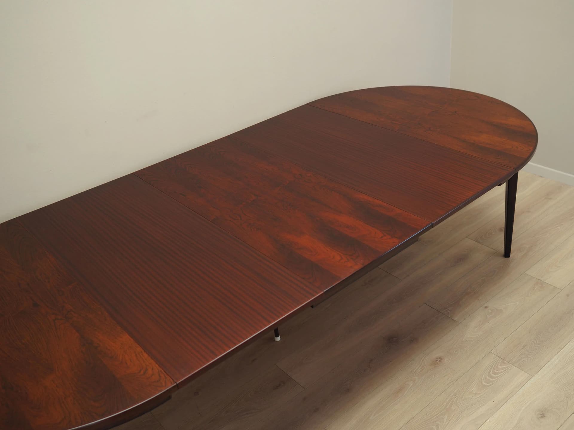 Round table, brown rosewood, Omann Jun, Denmark, 1970s. - 21040