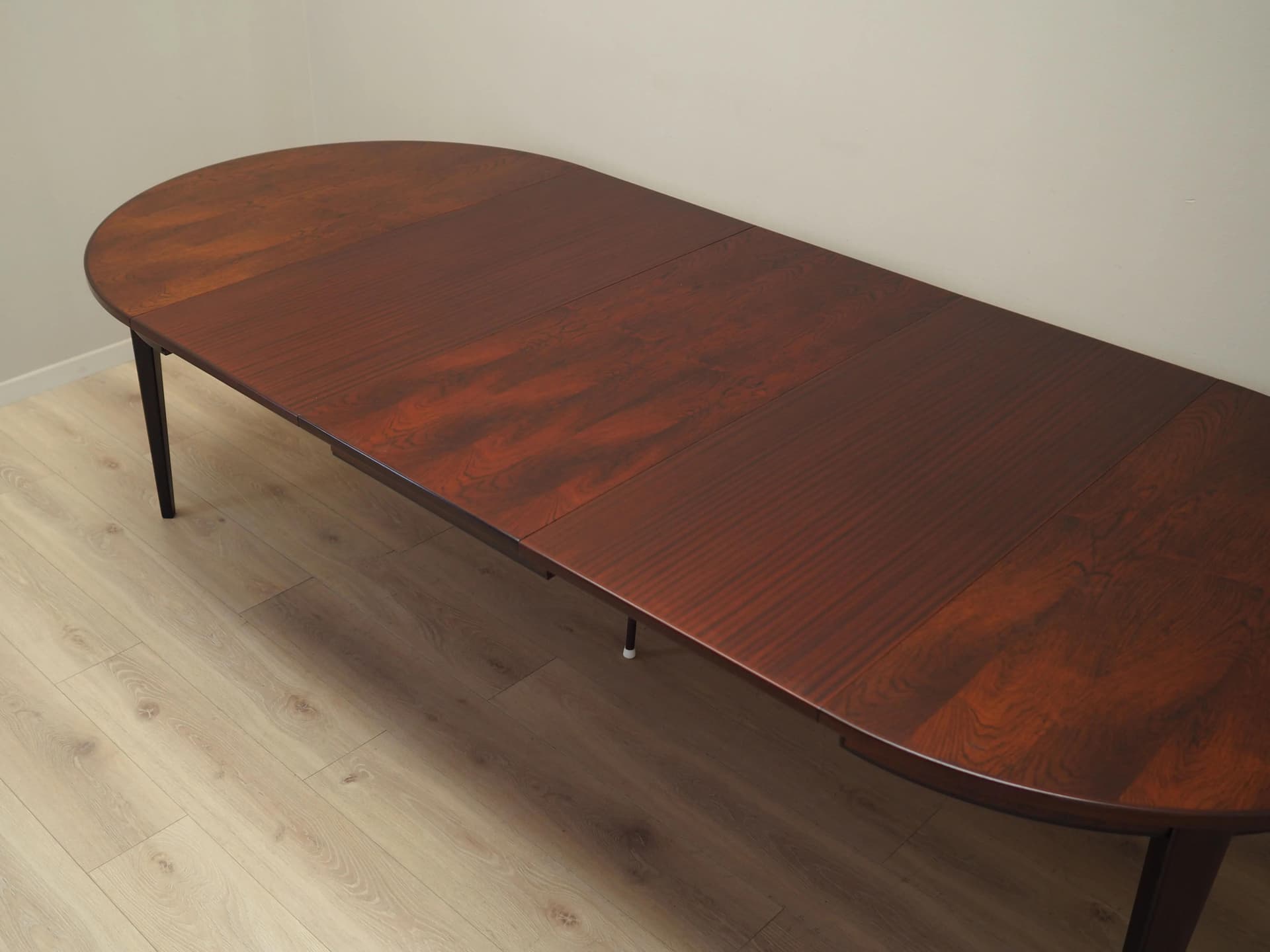 Round table, brown rosewood, Omann Jun, Denmark, 1970s. - 21039