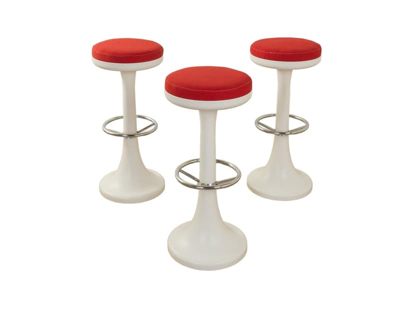 Zestaw trzech stołków barowych, czerwony velvet, plastik biały, stal nierdzewna chromowana, Niemcy, lata 70.