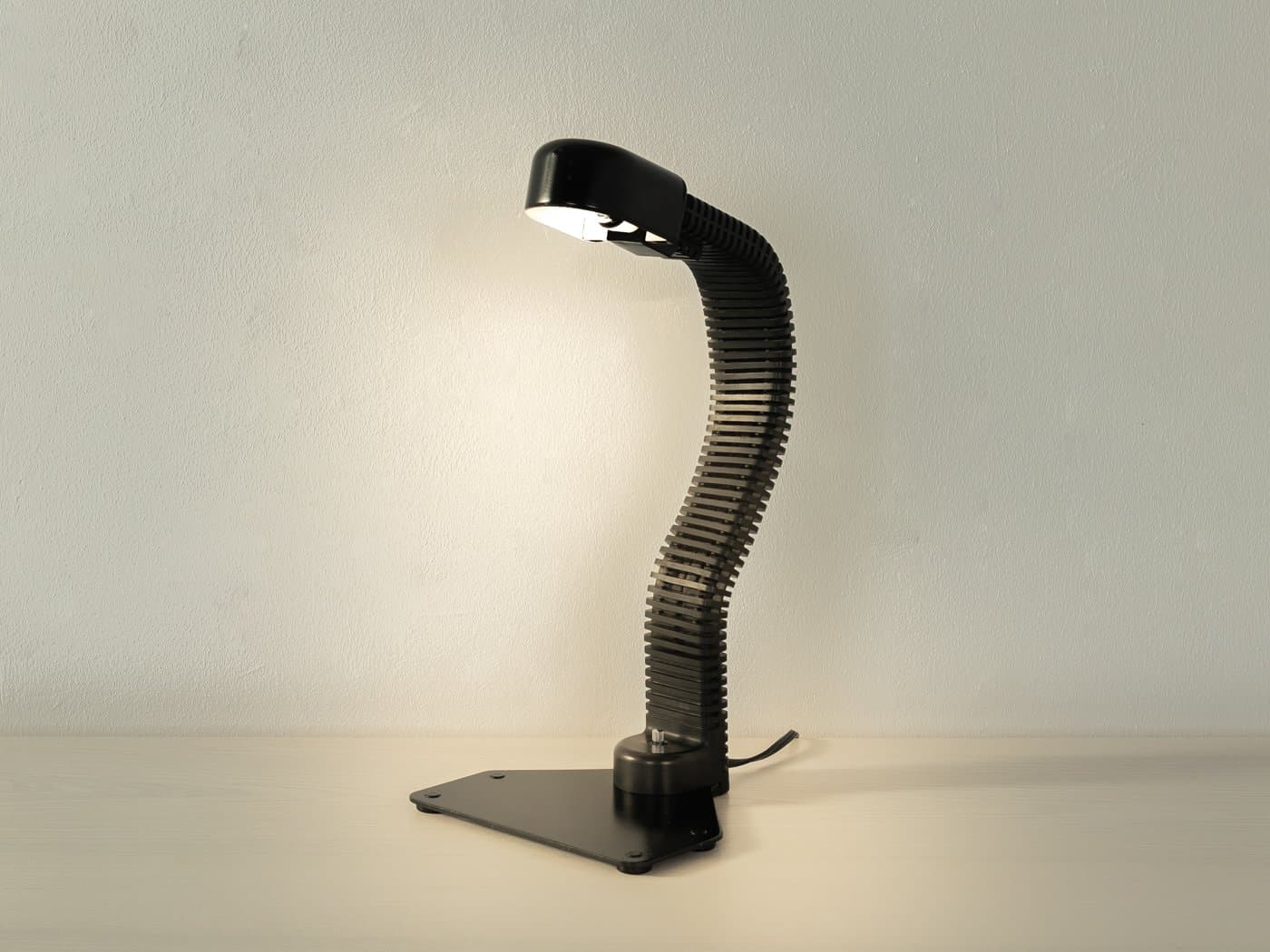 Desk lamp Kobra, black, metal, plastic, by K. Kurokawa, Japan, 1970s. - 285767