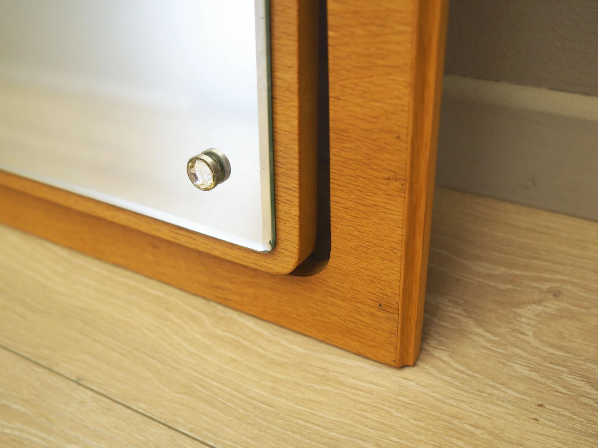 Wieszak ścienny z lustrem, jesion żółty, szkło, Dania, lata 80. - 21028