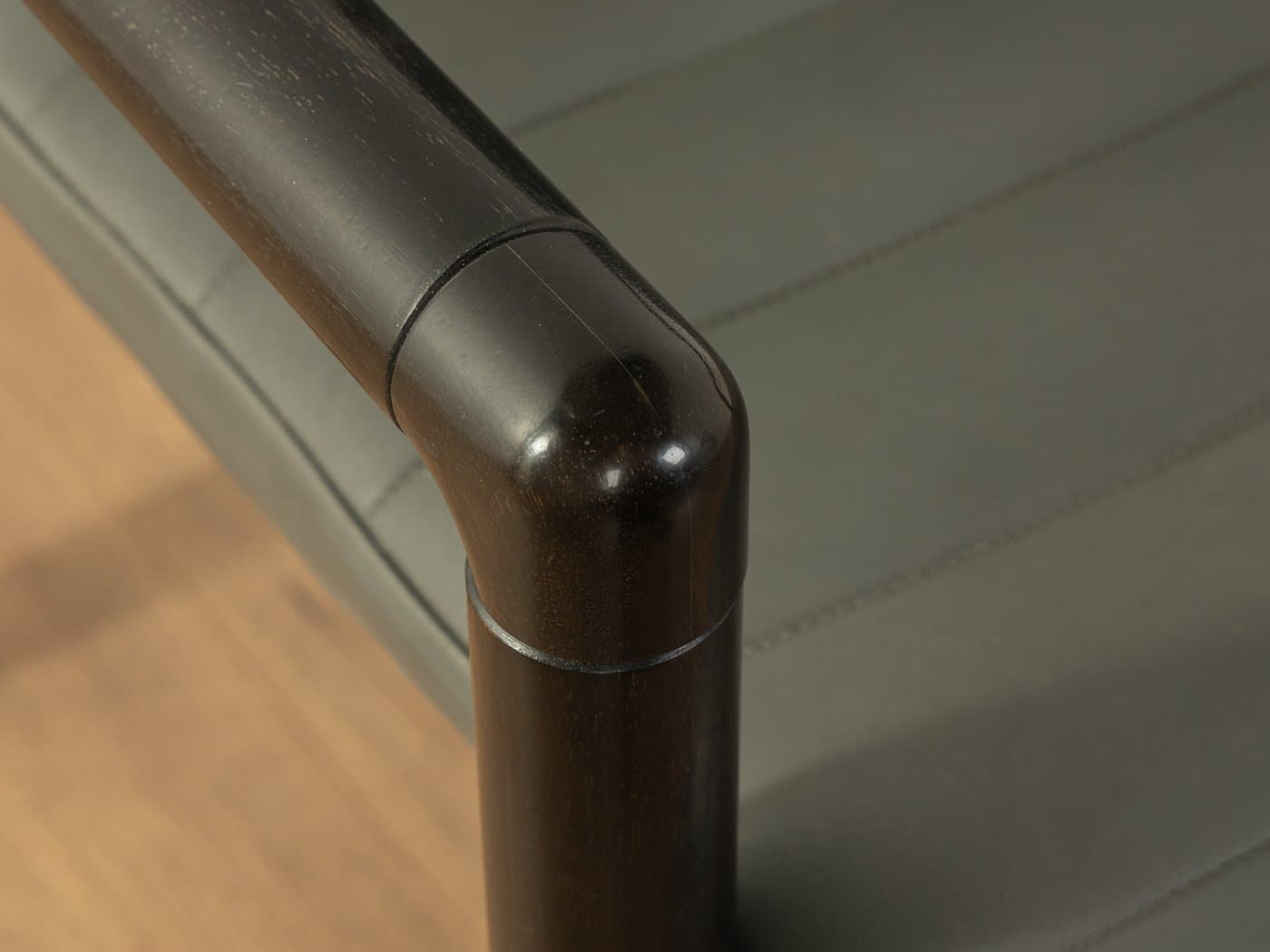 Zestaw czterech krzeseł jadalnianych, skóra szara, drewno czarne, Flötotto, Niemcy, lata 80. - 285646