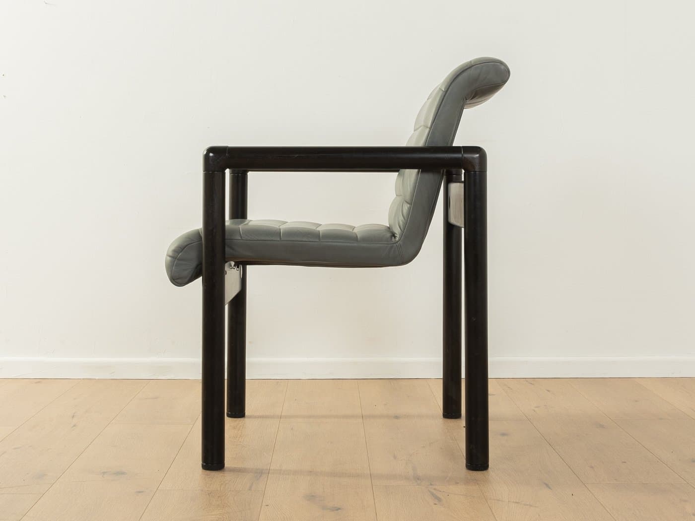 Zestaw czterech krzeseł jadalnianych, skóra szara, drewno czarne, Flötotto, Niemcy, lata 80. - 285643