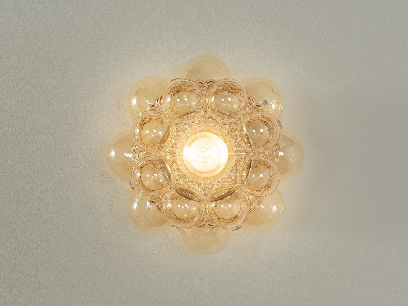 Kinkiet, jasnobursztynowy, szkło, proj. H. Tynell, Limburg, Niemcy, lata 60. - 285581