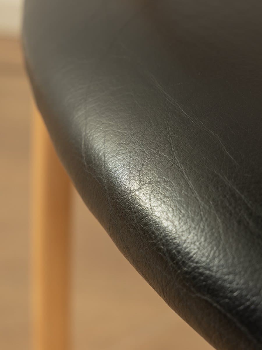 Zestaw czterech krzeseł do jadalni, czereśnia brązowa, skóra czarna, stal, Niemcy, lata 90. - 285482