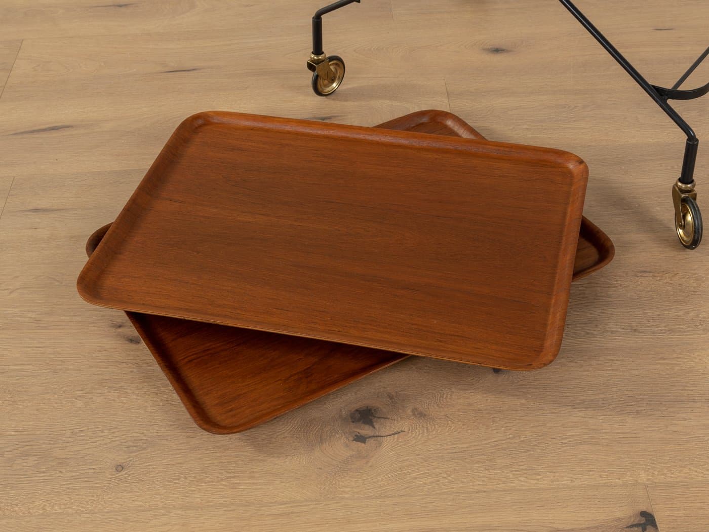 Barek na kółkach, teak brązowy, metal czarny, mosiądz, Niemcy, lata 60. - 285279