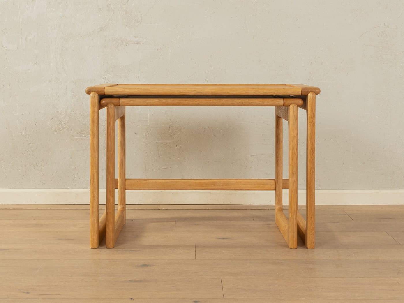 Zestaw dwóch stolików typu nesting, dąb brązowy, Dania, lata 60. - 285257