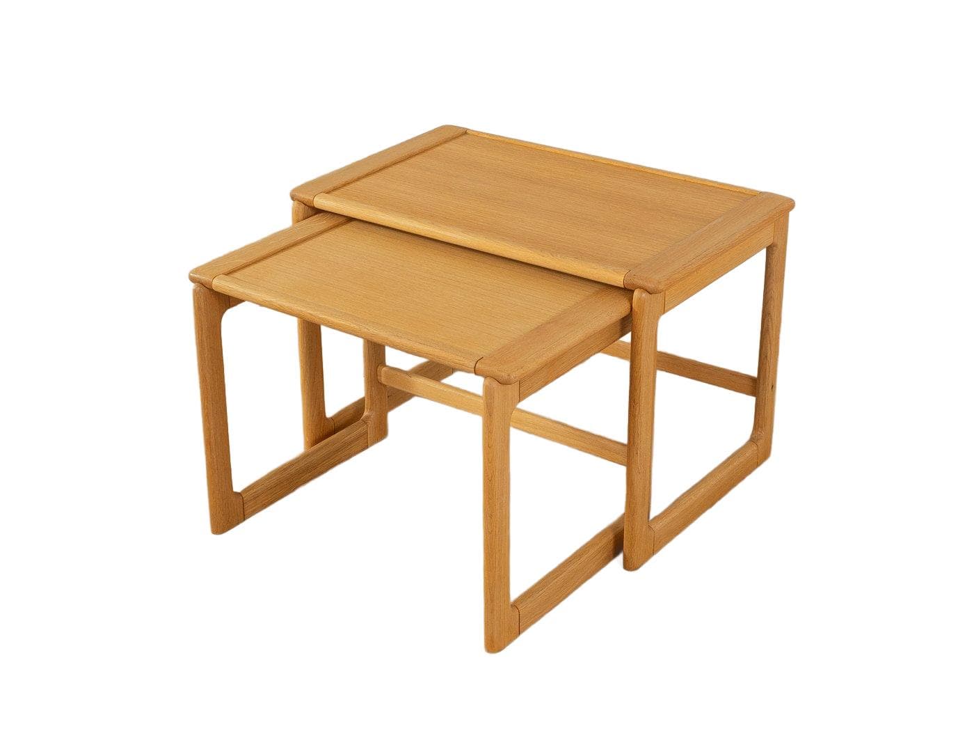 Zestaw dwóch stolików typu nesting, dąb brązowy, Dania, lata 60.