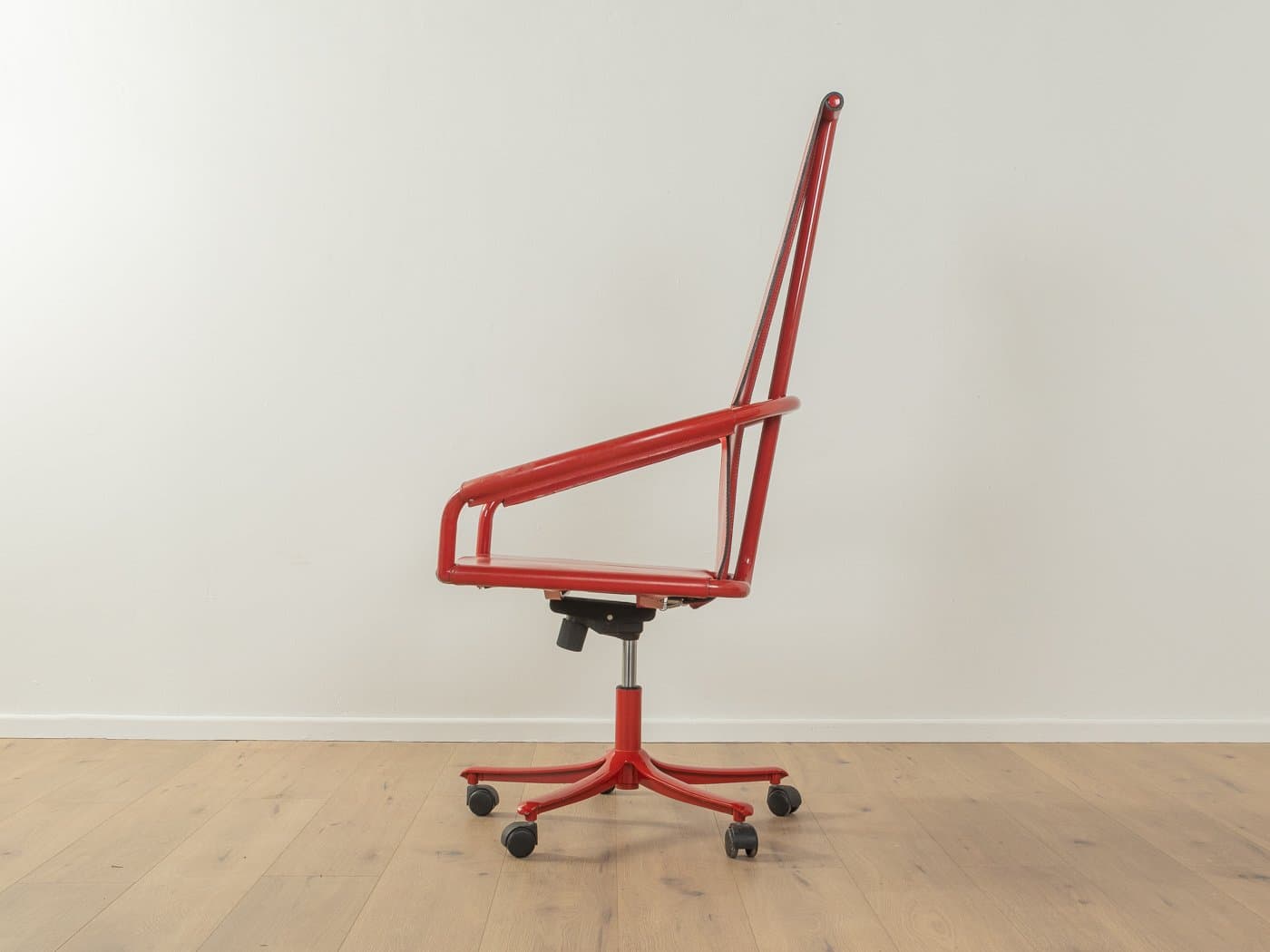 Fotel biurowy postmodernistyczny, skóra czerwona, stal czerwona, Włochy, lata 80. - 285153