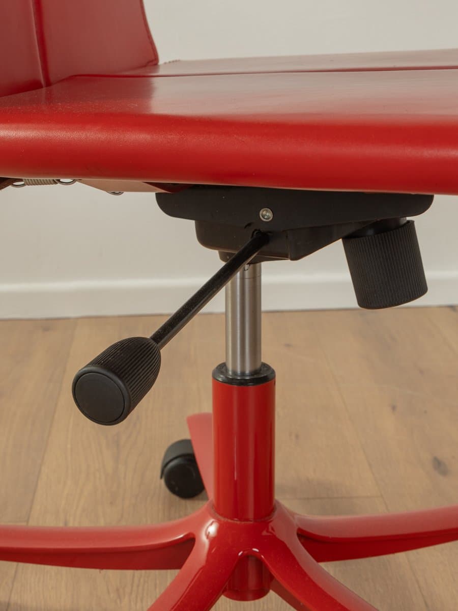 Fotel biurowy postmodernistyczny, skóra czerwona, stal czerwona, Włochy, lata 80. - 285156