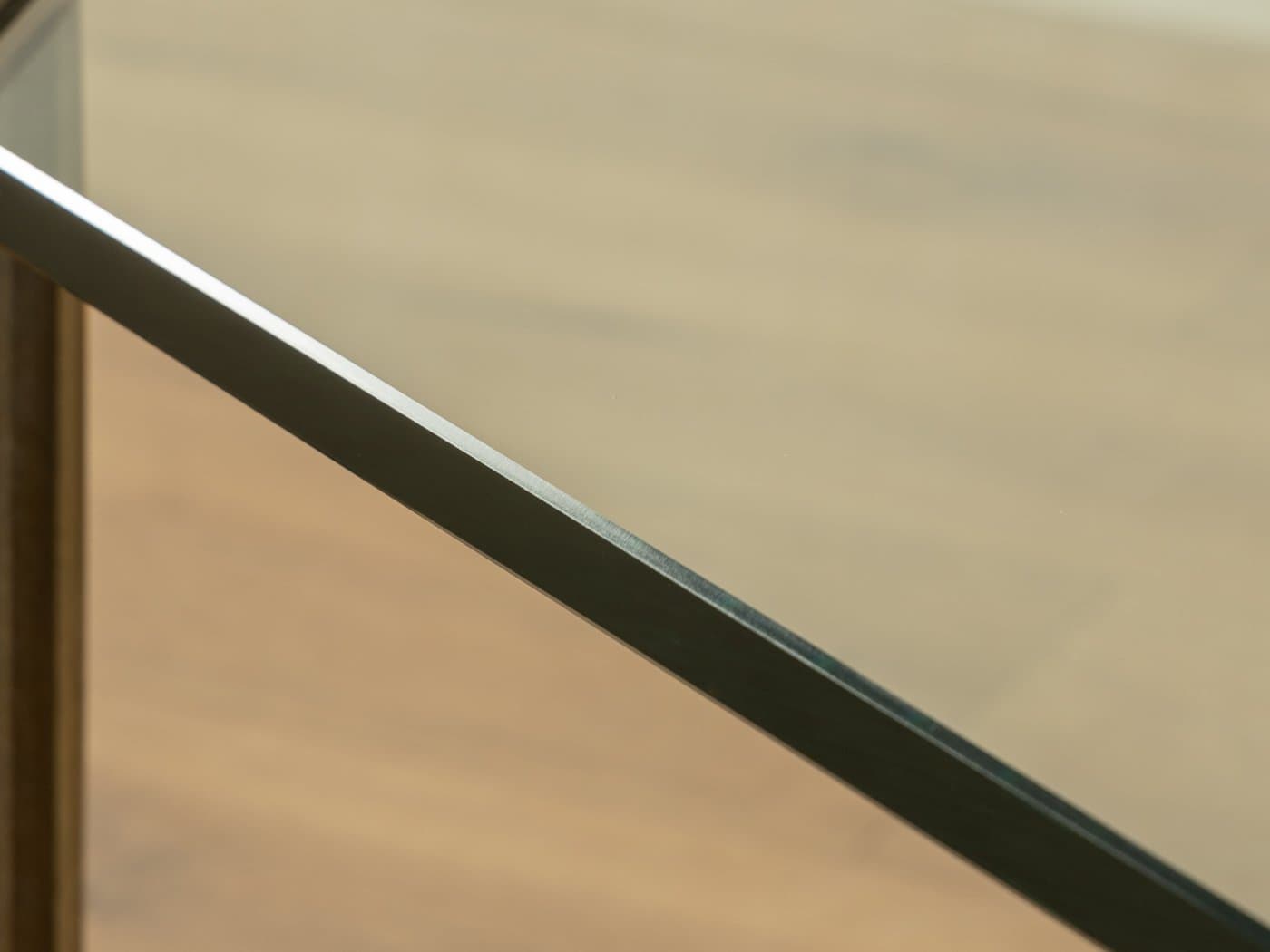 Stolik kawowy, szkło transparentne, mosiądz, proj. P. Ghyczy, Holandia, lata 70. - 285116