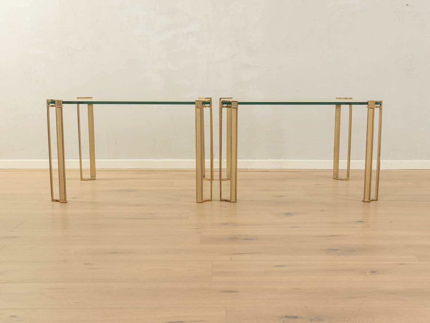 Zestaw dwóch stolików kawowych T 24, szkło transparentne, mosiądz, proj. P. Ghyczy, Holandia, lata 70. - 285060