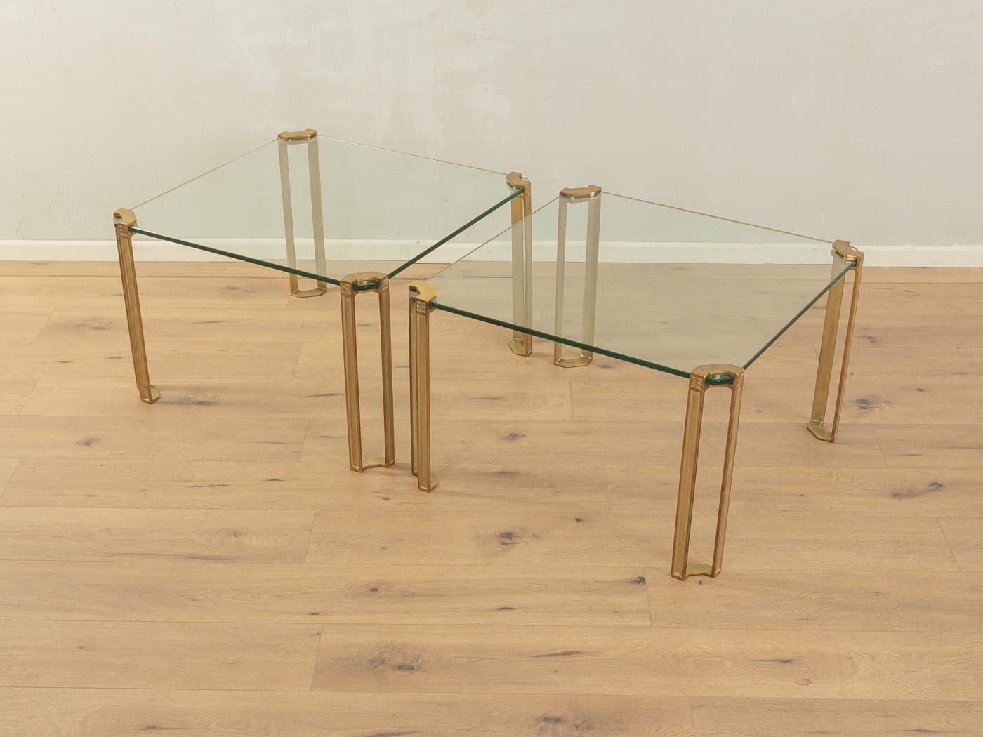 Zestaw dwóch stolików kawowych T 24, szkło transparentne, mosiądz, proj. P. Ghyczy, Holandia, lata 70. - 285064