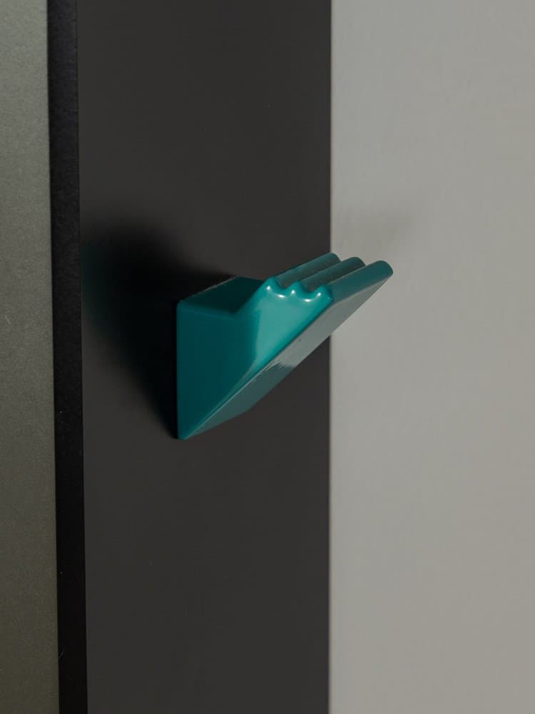 Wieszak stojący, czarny, drewno, metal petrol, plastik petrol, Niemcy, lata 80. - 284861