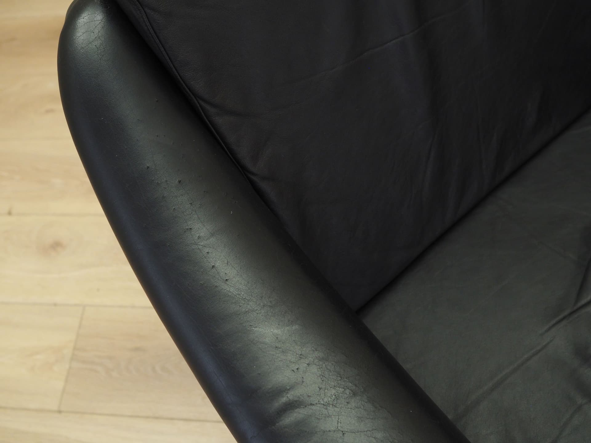 Fotel obrotowy, skóra naturalna czarna, metal, proj. A. Christiansen, Dania, lata 60. - 78035