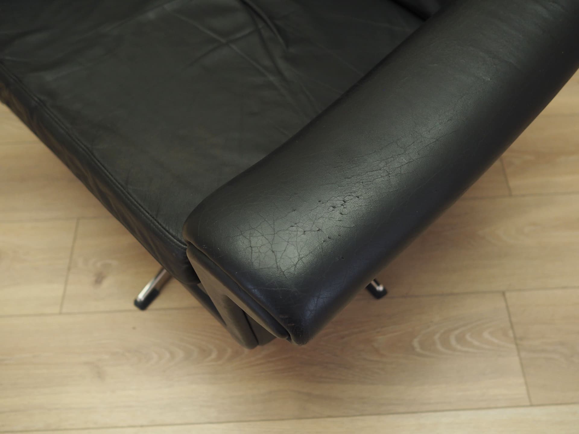 Fotel obrotowy, skóra naturalna czarna, metal, proj. A. Christiansen, Dania, lata 60. - 78037