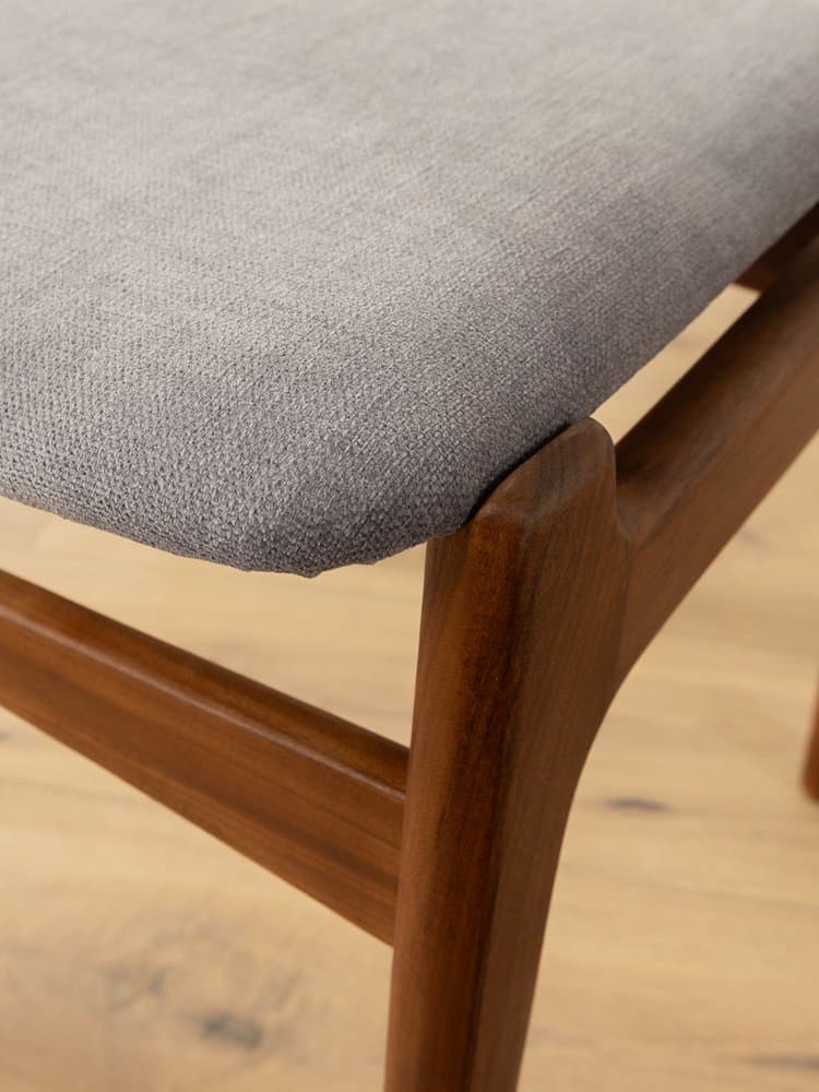 Zestaw czterech krzeseł jadalnianych, teak, tkanina jasnoszara, Niemcy, lata 60. - 284564