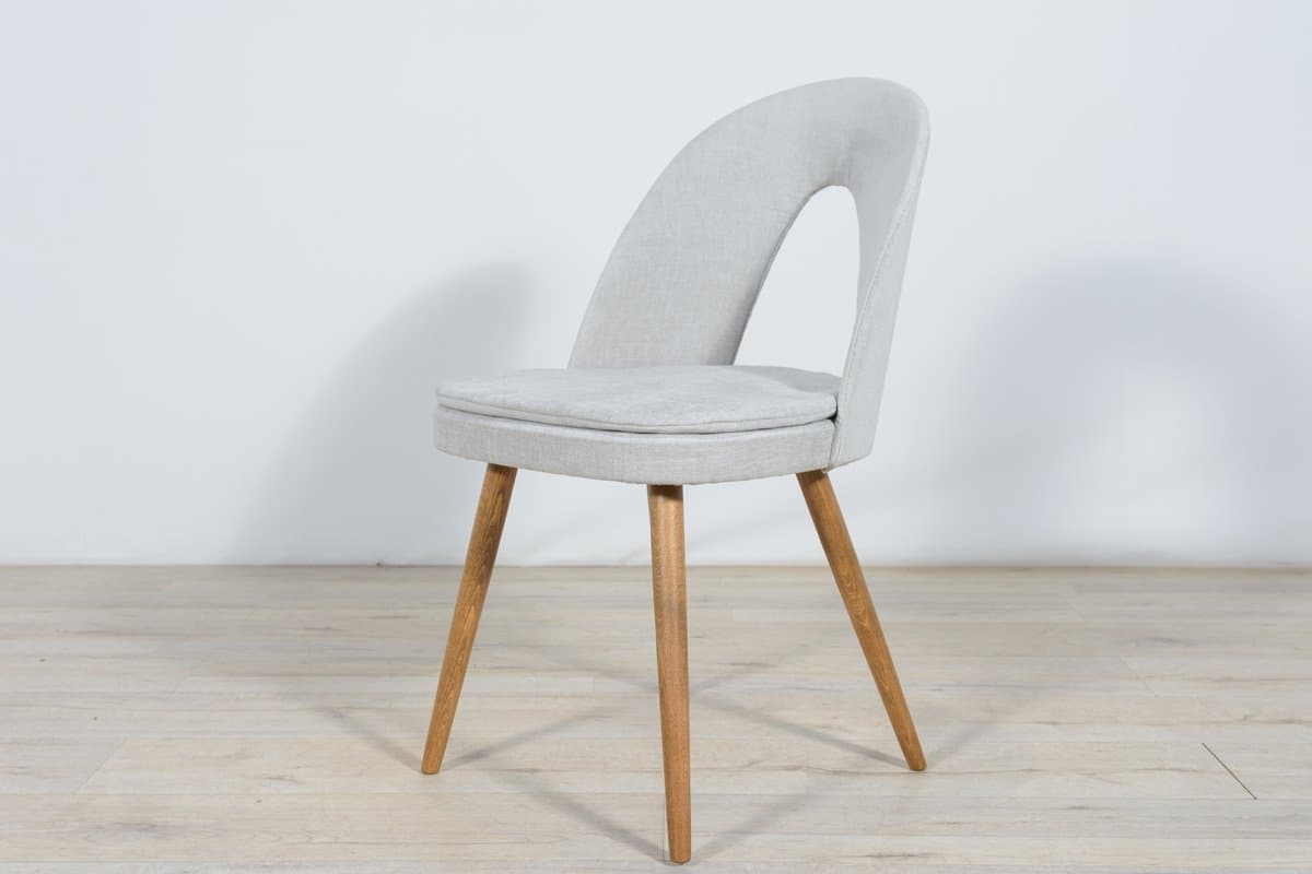 Komplet czterech krzeseł, tapicerka szara, drewno dąb, proj. A. Suman, Tatra Nabytok, Czechy, lata 60. - 287254