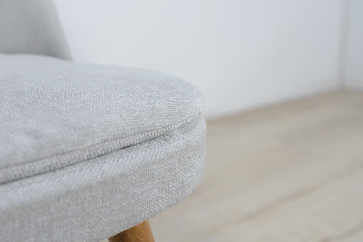 Komplet czterech krzeseł, tapicerka szara, drewno dąb, proj. A. Suman, Tatra Nabytok, Czechy, lata 60. - 287257