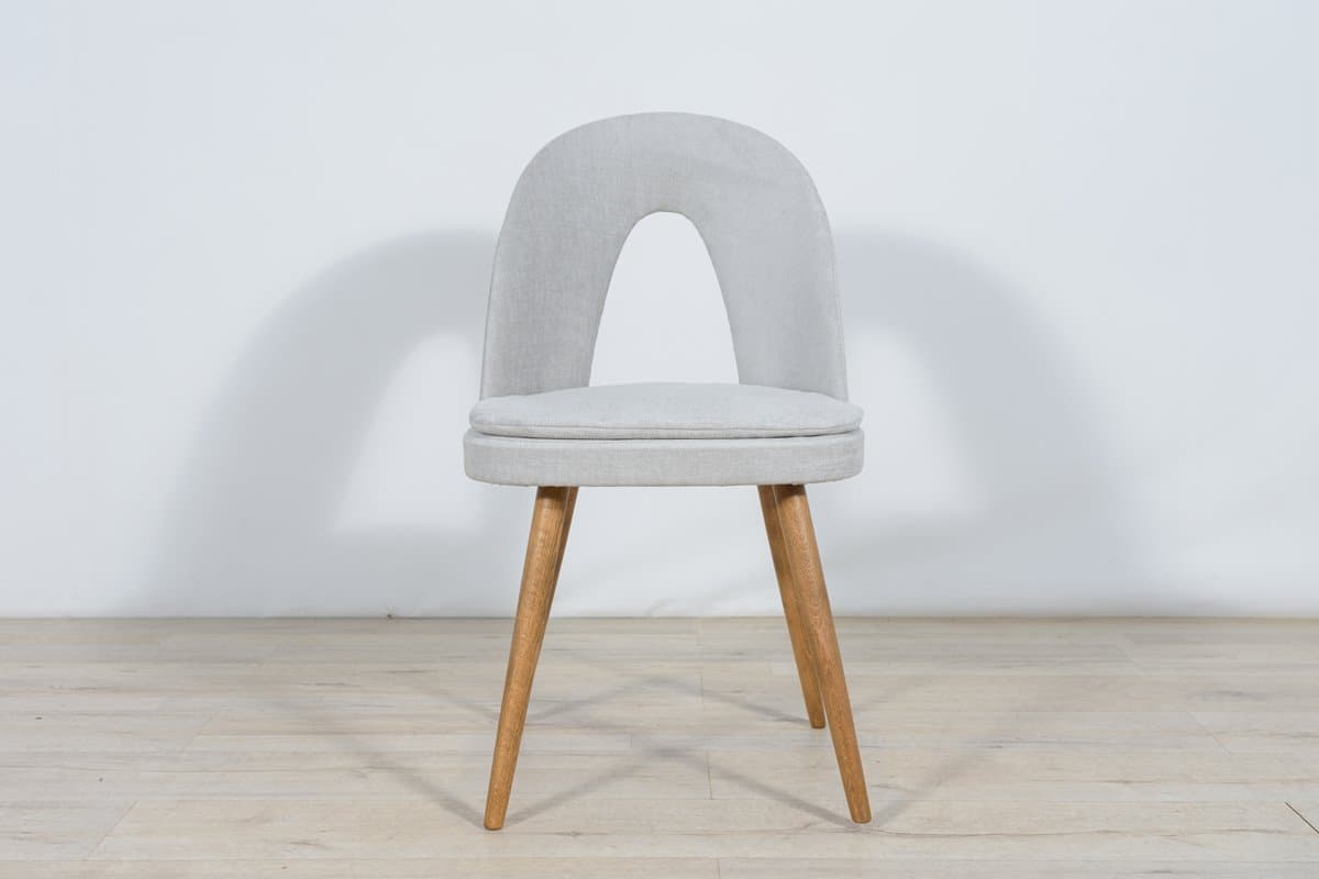 Komplet czterech krzeseł, tapicerka szara, drewno dąb, proj. A. Suman, Tatra Nabytok, Czechy, lata 60. - 287253