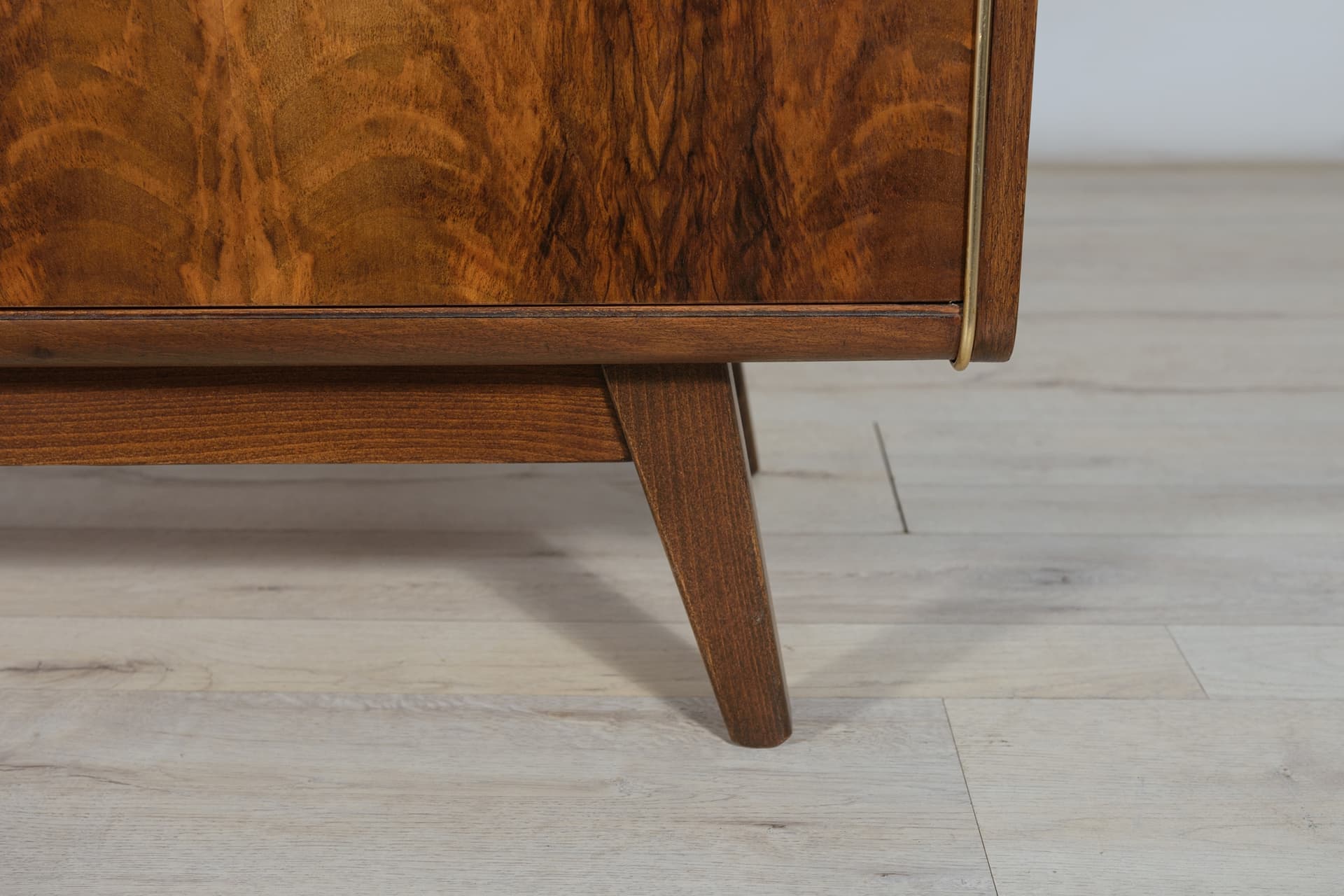 Komoda, dąb brązowy, orzech brązowy, proj. B. Landsman, Jitona, Czechosłowacja, lata 60. - 287304