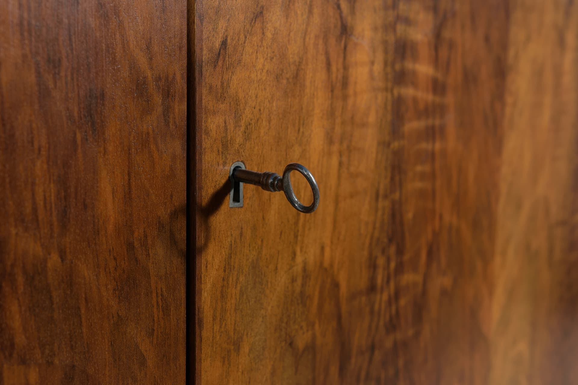 Komoda, dąb brązowy, orzech brązowy, proj. B. Landsman, Jitona, Czechosłowacja, lata 60. - 287303