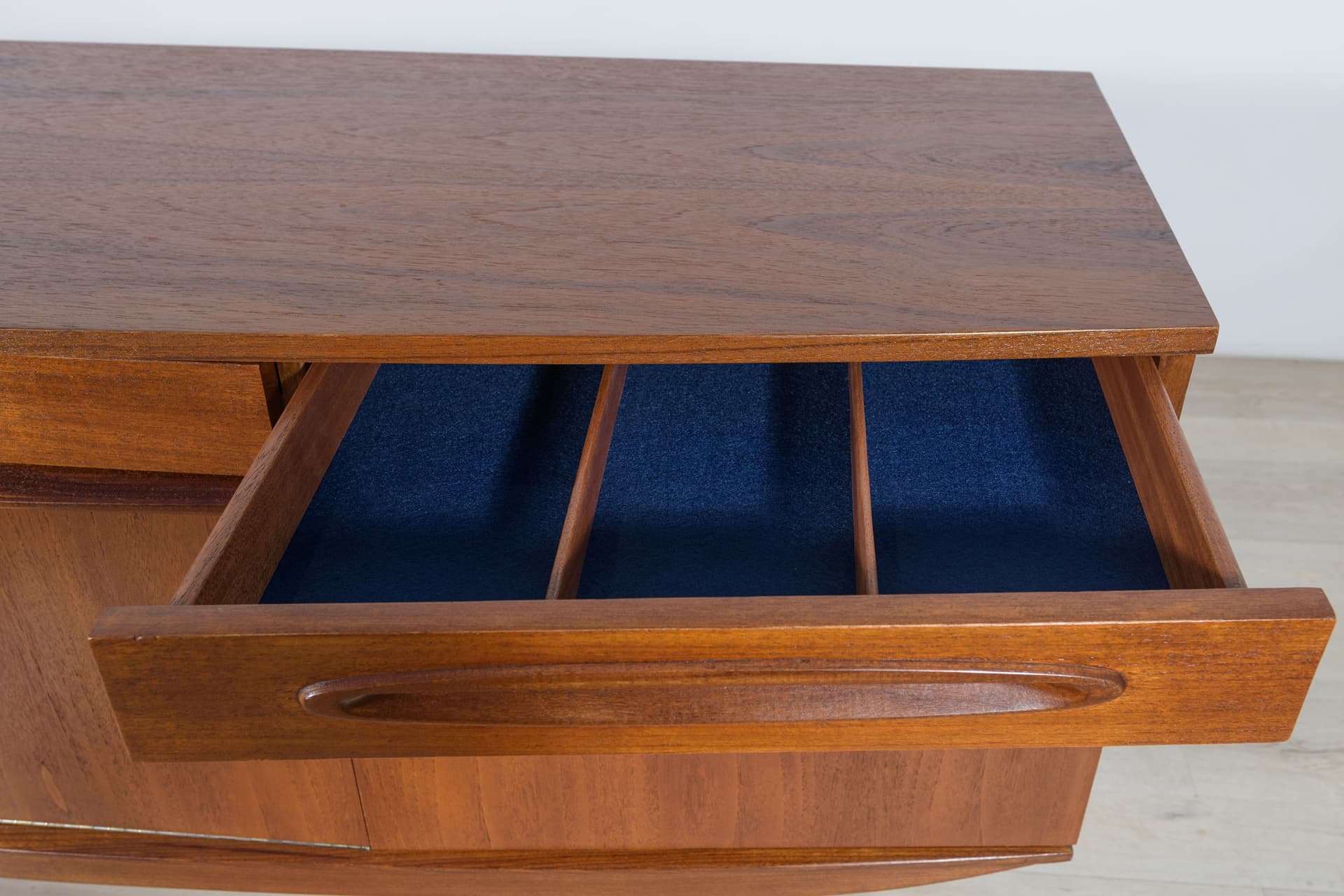 Komoda, brązowy teak, Wielka Brytania, lata 60. - 287322