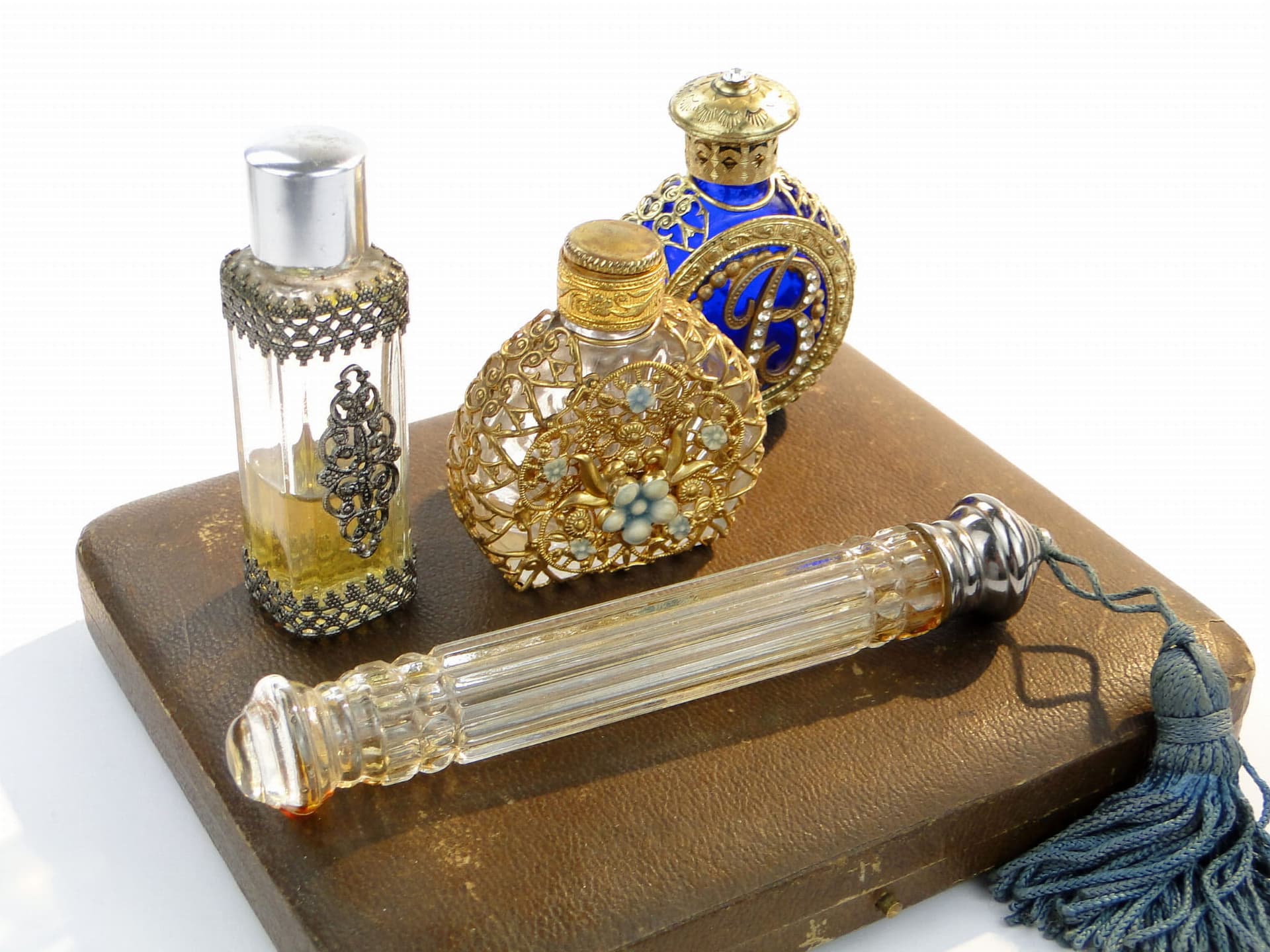 Perfume bottle, Art Deco, transparent glass, 1940s. - 287352