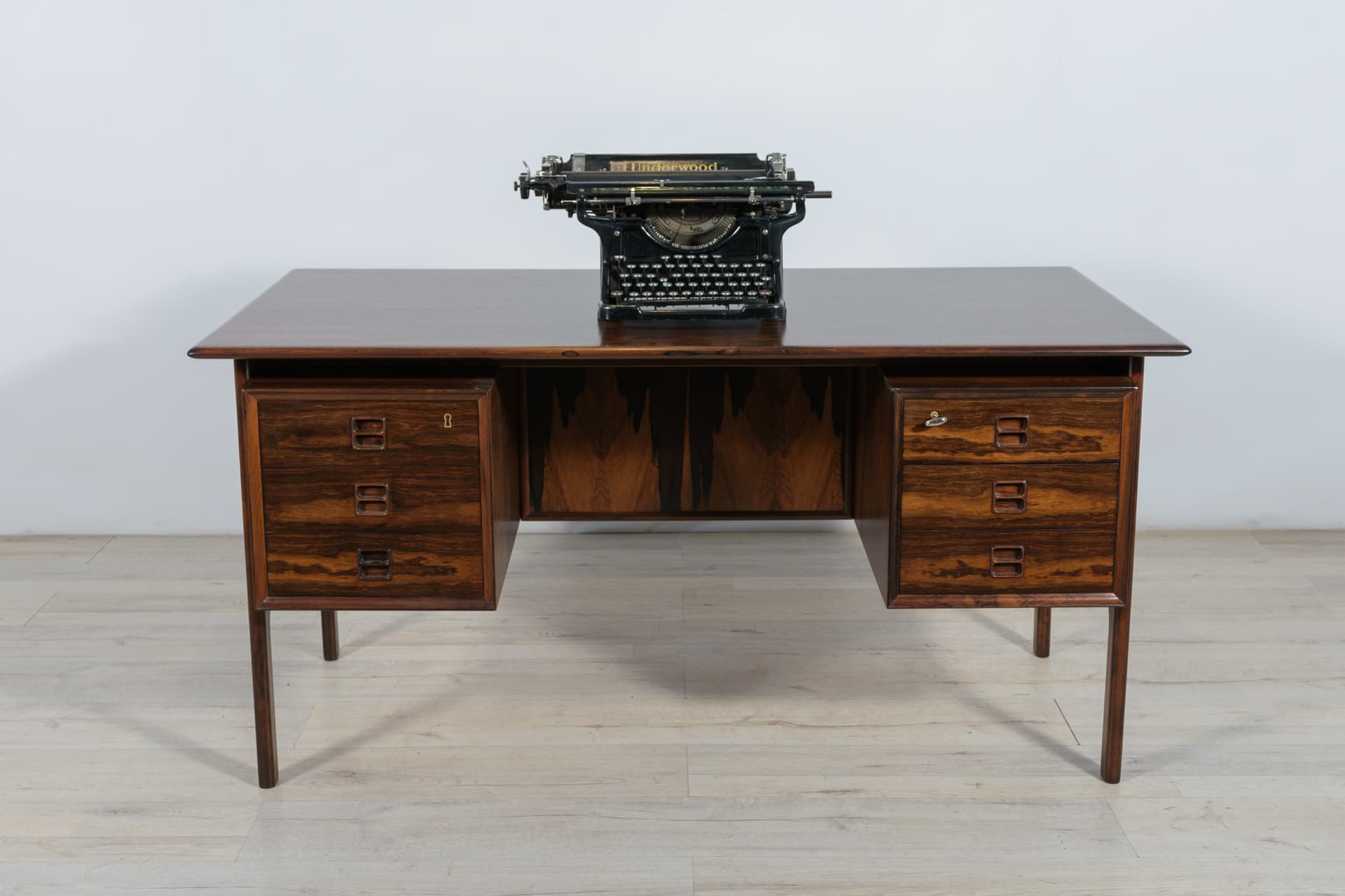 Desk, brown rosewood, by A. Vodder, for Sibast, Denmark, 1960s. - 287377