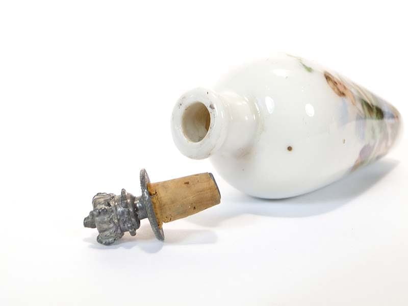 Pair of scent bottles, multicolor porcelain, Spain, early 20th c. - 287487