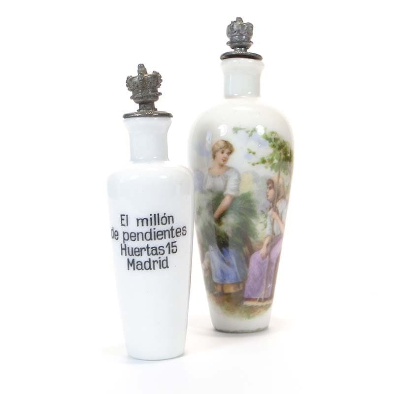 Pair of scent bottles, multicolor porcelain, Spain, early 20th c. - 287494