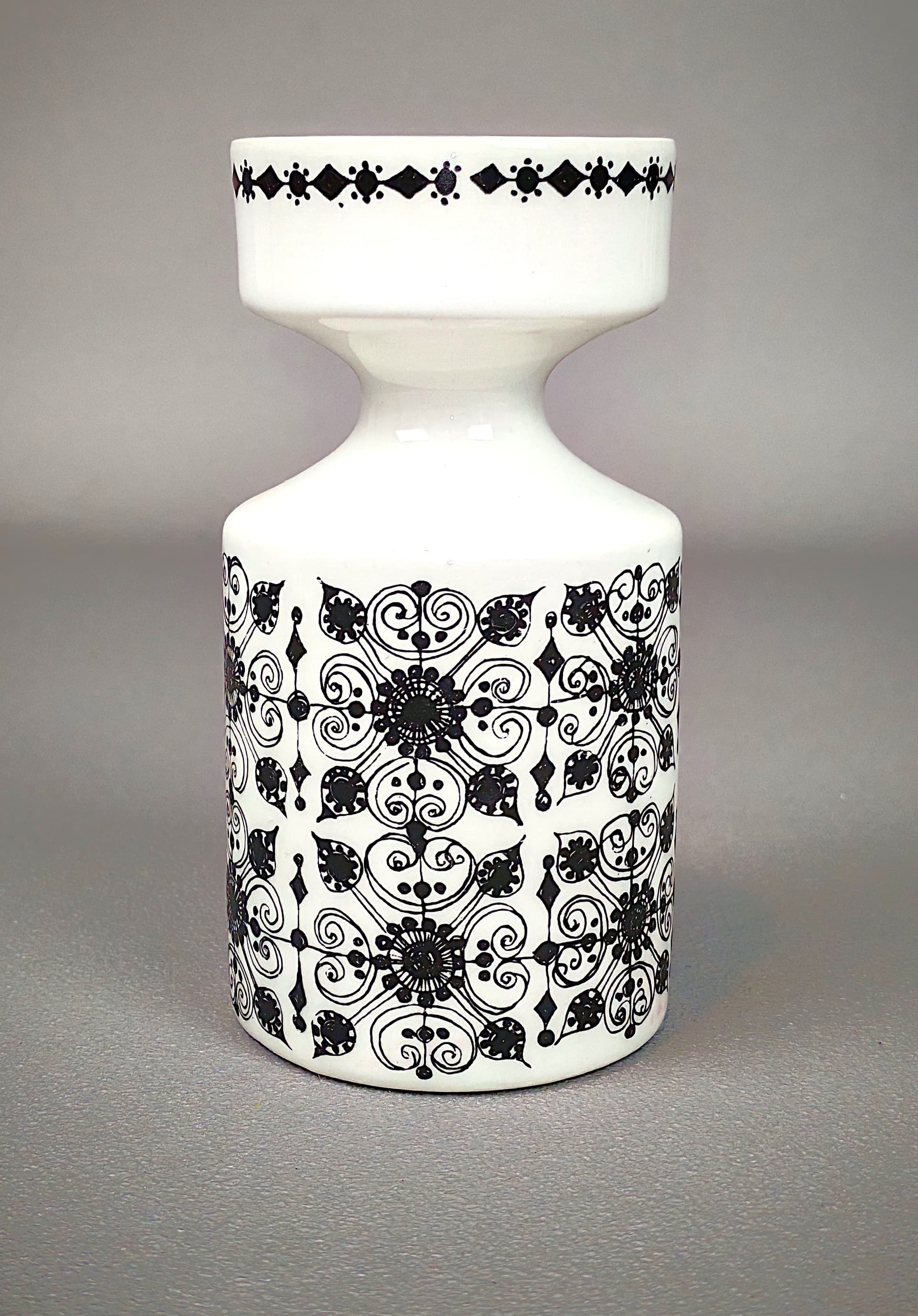 Wazon Saga, biały, ceramika, proj. T. Gramstad Oliver, Figgjo Flint, Norwegia, lata 70. - 287531