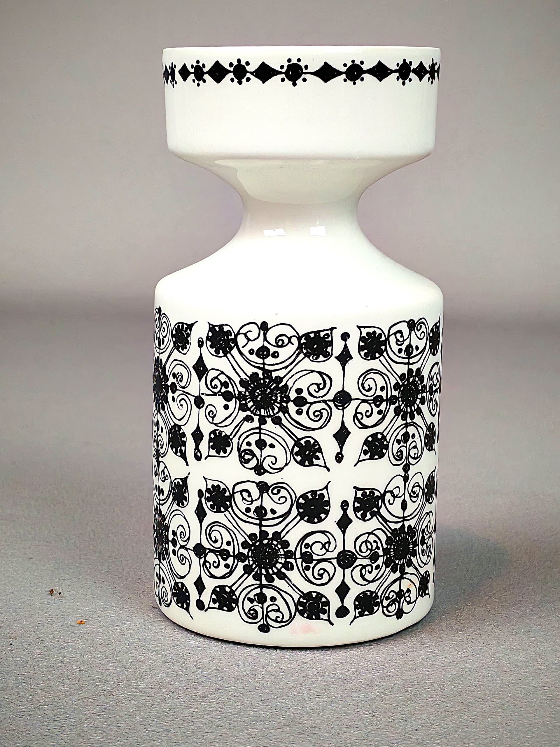 Wazon Saga, biały, ceramika, proj. T. Gramstad Oliver, Figgjo Flint, Norwegia, lata 70. - 287525