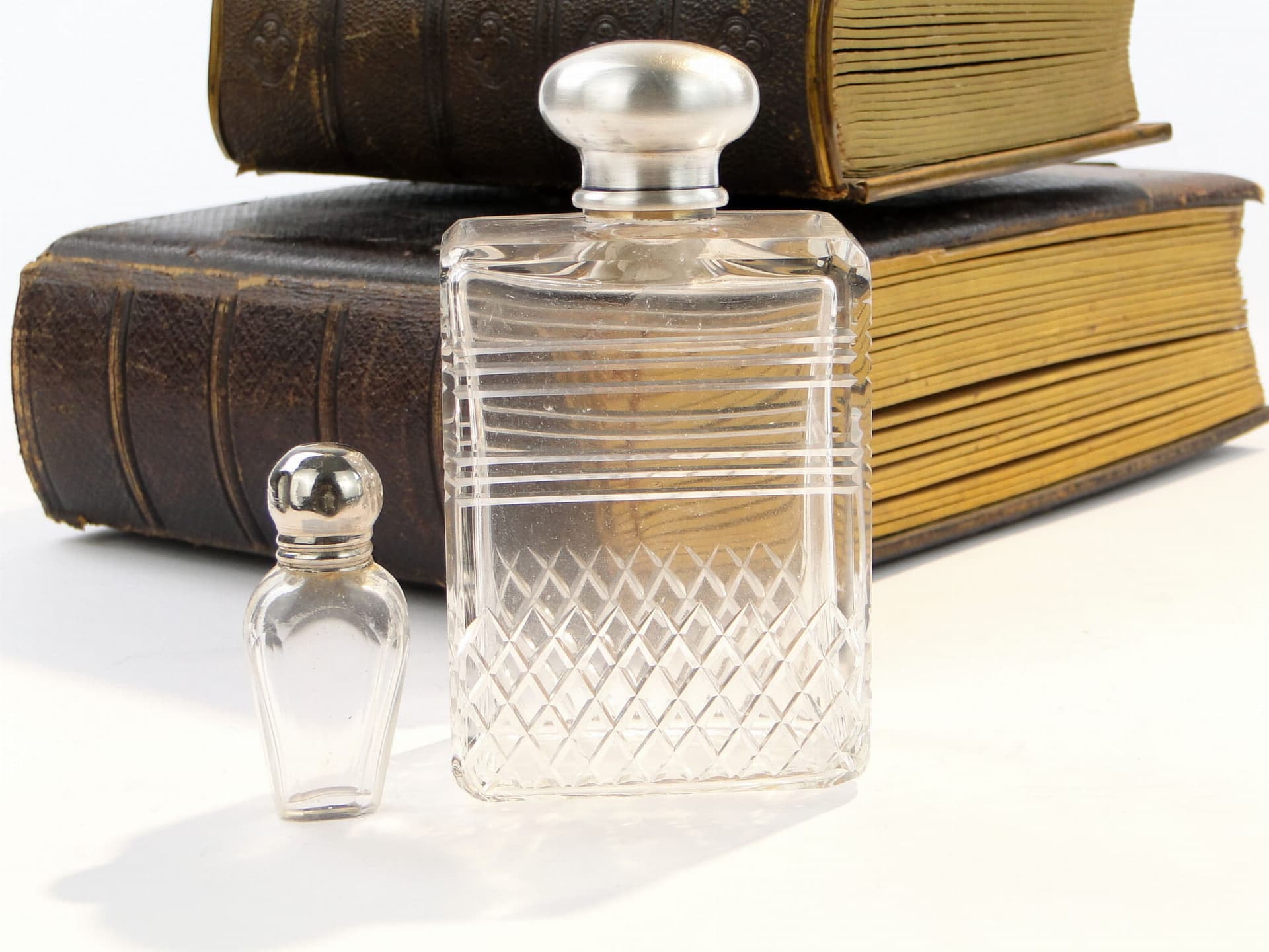 Perfume Bottle, transparent crystal, silver, France, early 20th c. - 287545