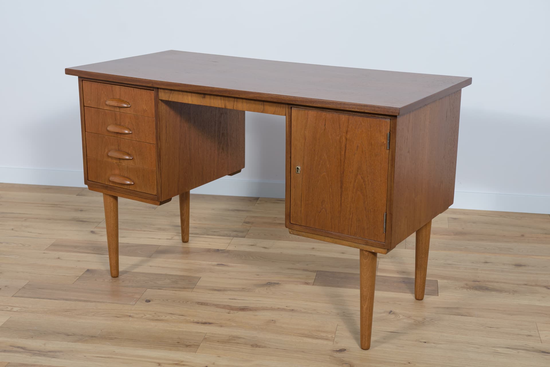 Desk, brown, teak, Denmark, 1960s. - 287932