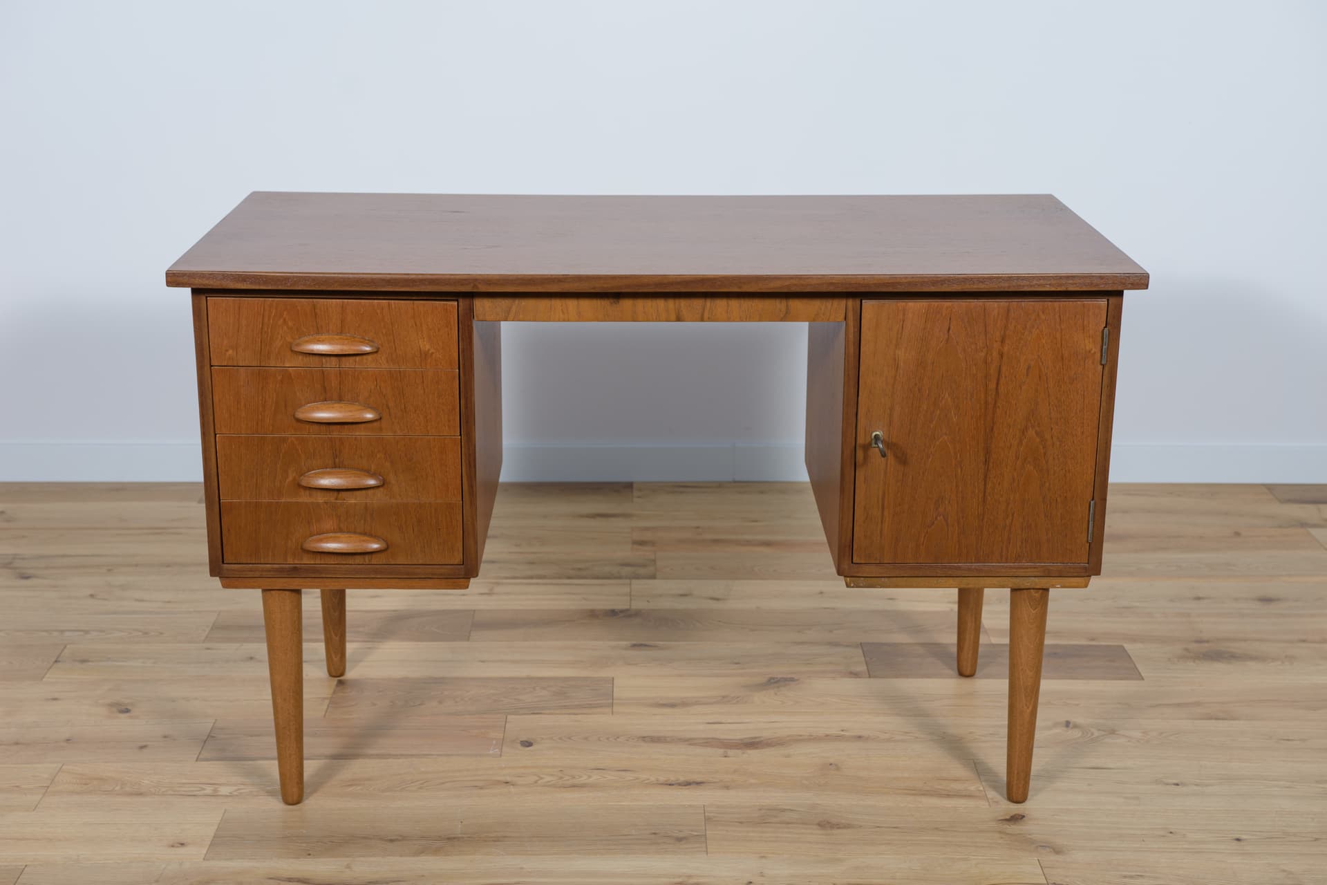 Desk, brown, teak, Denmark, 1960s. - 287933