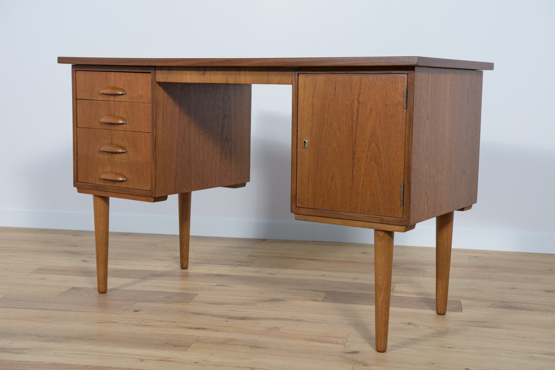 Desk, brown, teak, Denmark, 1960s. - 287936